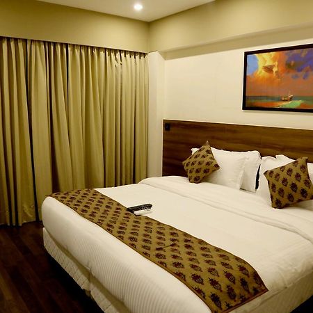 มุมไบ เฮาส์ Hotel ภายนอก รูปภาพ