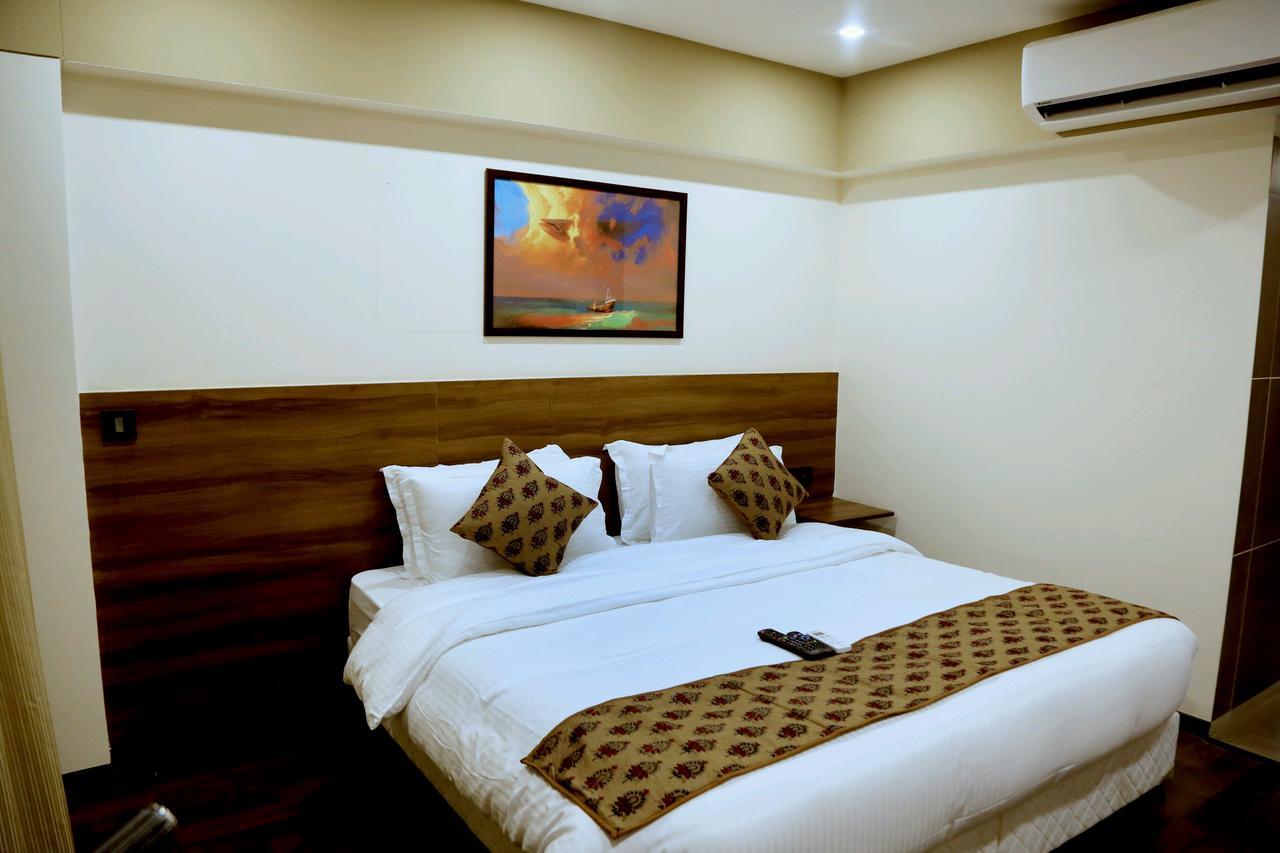 มุมไบ เฮาส์ Hotel ภายนอก รูปภาพ