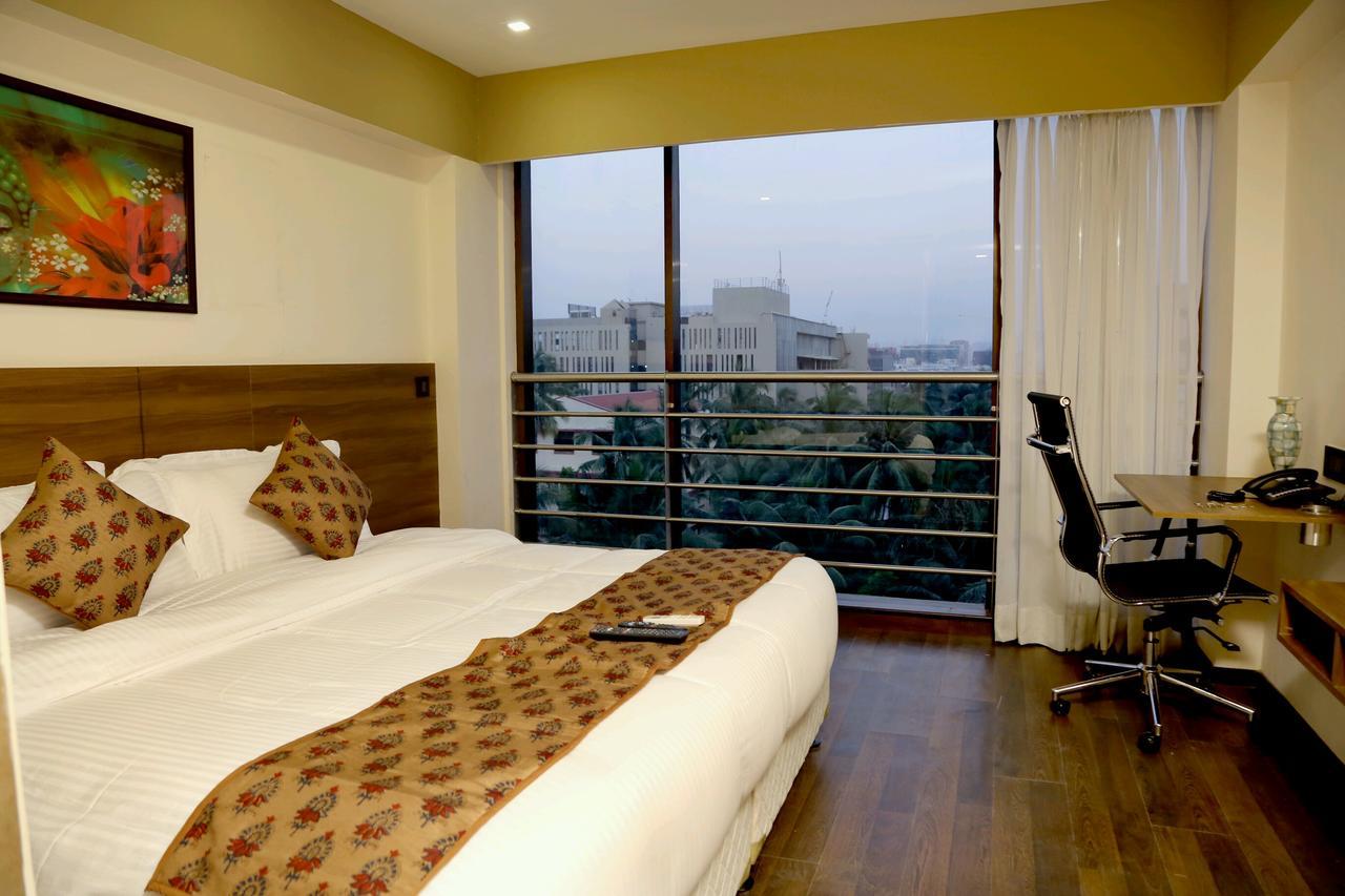 มุมไบ เฮาส์ Hotel ภายนอก รูปภาพ