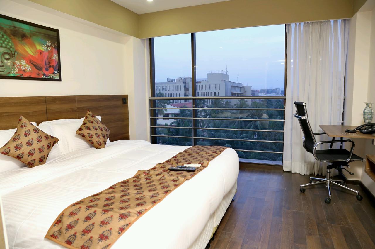 มุมไบ เฮาส์ Hotel ภายนอก รูปภาพ