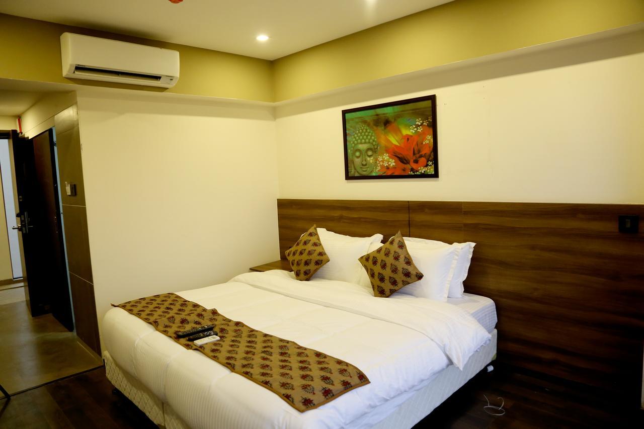 มุมไบ เฮาส์ Hotel ภายนอก รูปภาพ