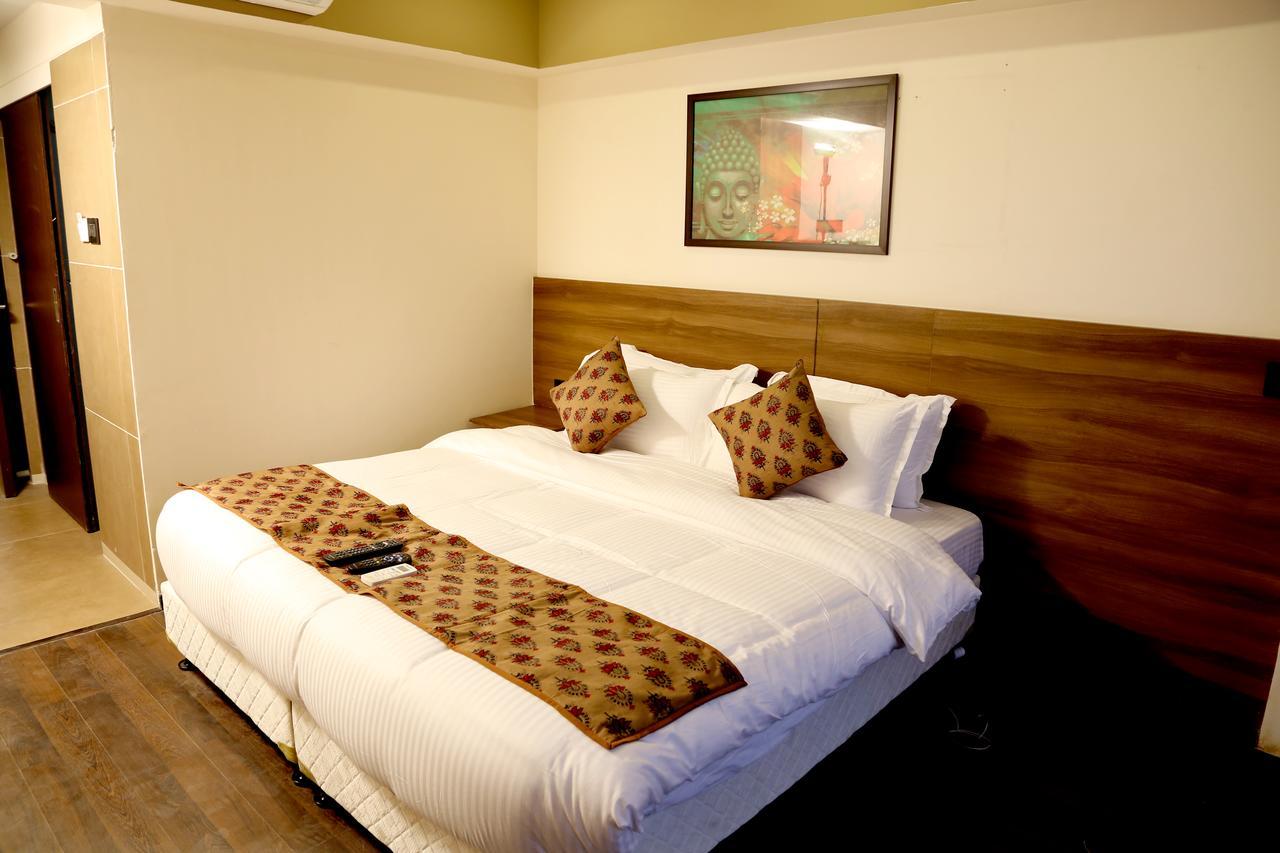 มุมไบ เฮาส์ Hotel ภายนอก รูปภาพ