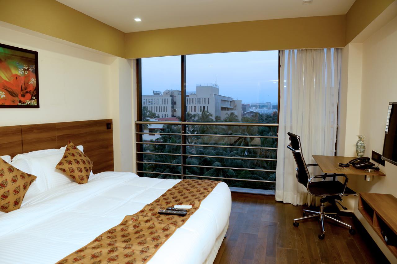 มุมไบ เฮาส์ Hotel ภายนอก รูปภาพ