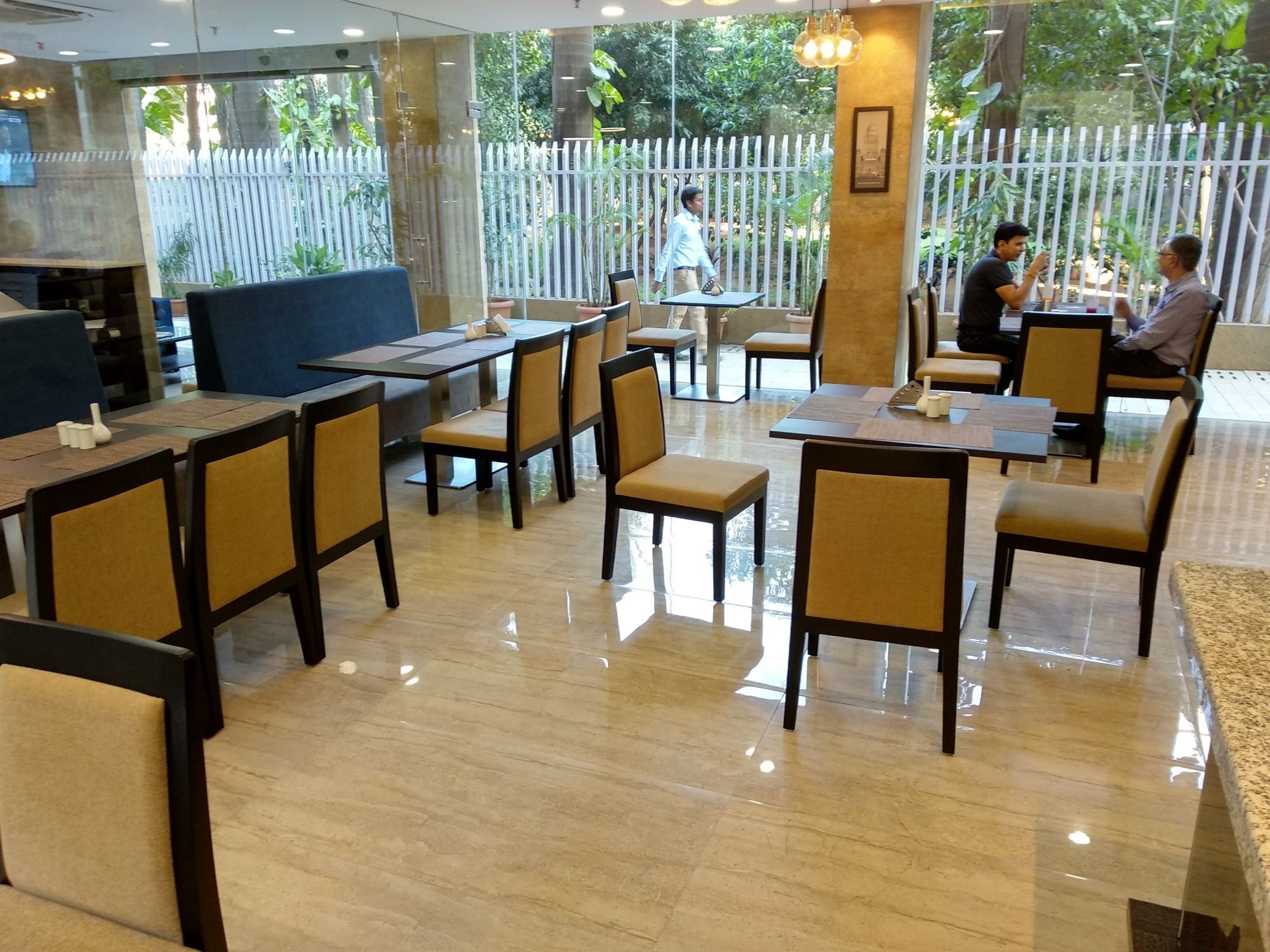 มุมไบ เฮาส์ Hotel ภายนอก รูปภาพ